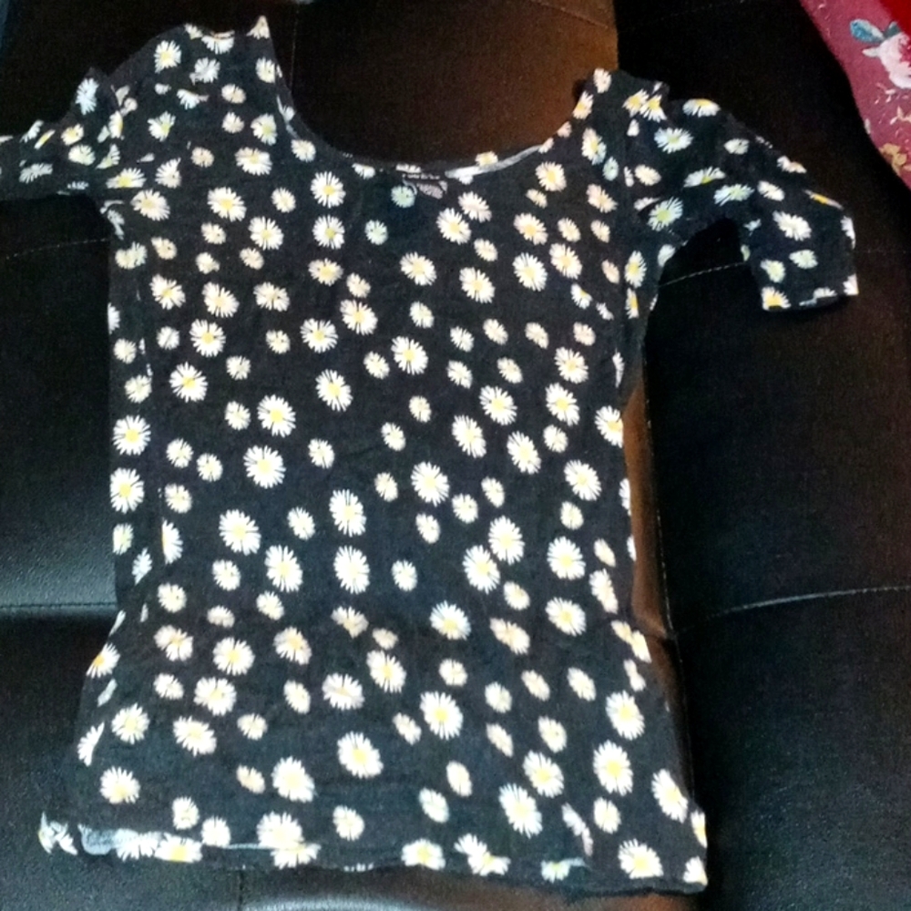 Black Sunflower Mid- Sleeve Top